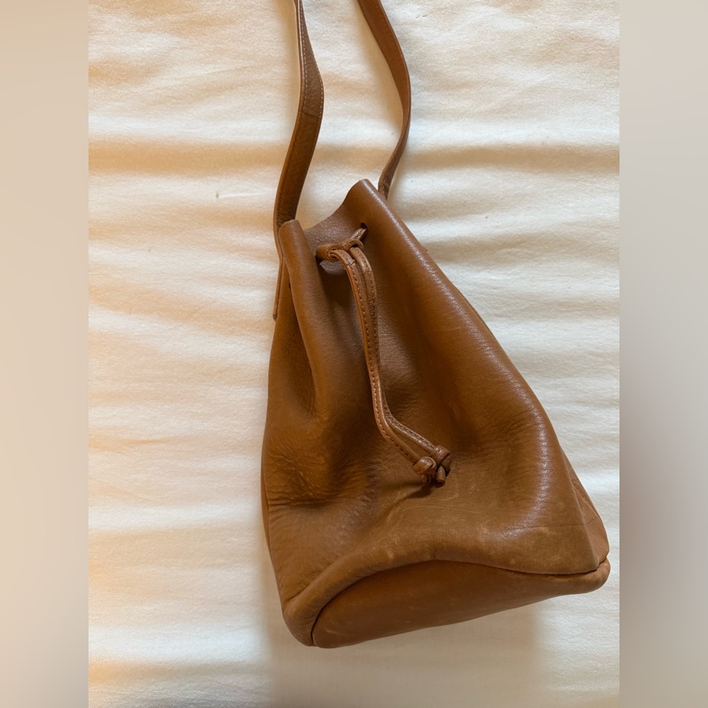 BAGGU Tan Leather Bucket Bag